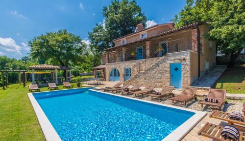 Seven-Bedroom House