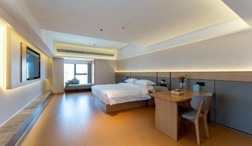 Deluxe Queen Room