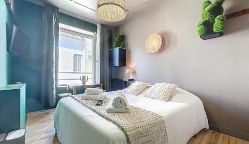 One-Bedroom Deluxe Apartment
