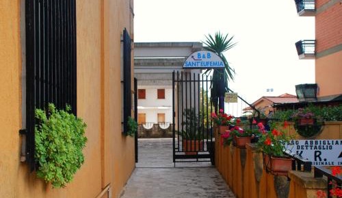 Single Room with Private Bathroom