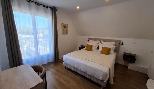 Deluxe King Room