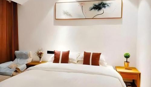 Queen Room with Garden View