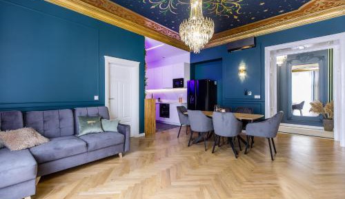 Four-Bedroom Luxury Apartment