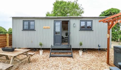 Deluxe Double Room with Shower