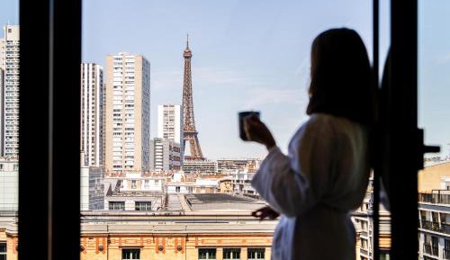 Deluxe Blue Room with Eiffel Tower View