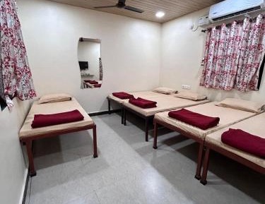 8-Bed Mixed Dormitory Room