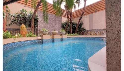 Queen Room with Pool View