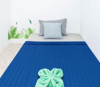 Single Room with Shared Bathroom