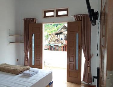 Deluxe Room (2 Adults + 1 Child)
