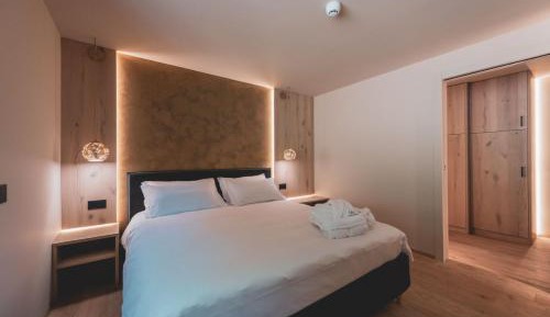 Family Room with Mountain View