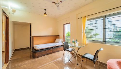 One-Bedroom Apartment with Balcony