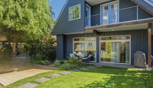 Four-Bedroom Holiday Home