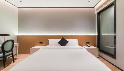 Standard Queen Room