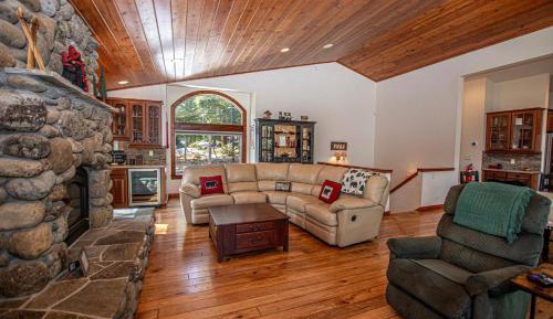 Three-Bedroom Holiday Home 