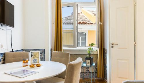 Deluxe Two-Bedroom Apartment
