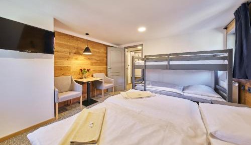 Deluxe Family Room