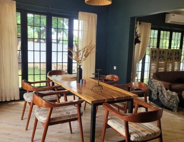 Family Room with Garden View