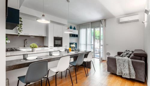 Deluxe Two-Bedroom Apartment with Garden View