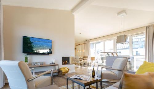Three-Bedroom Apartment with Balcony
