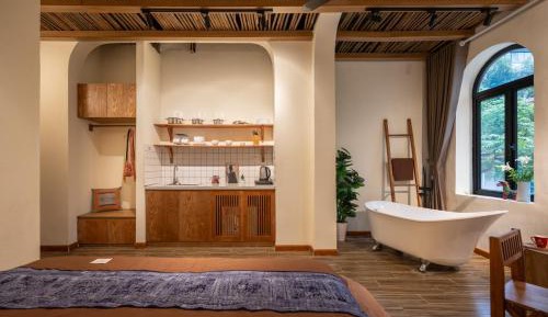Studio with Spa Bath