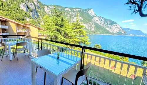 Three-Bedroom Apartment with Lake View
