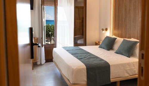 Double Room with Balcony and Sea View