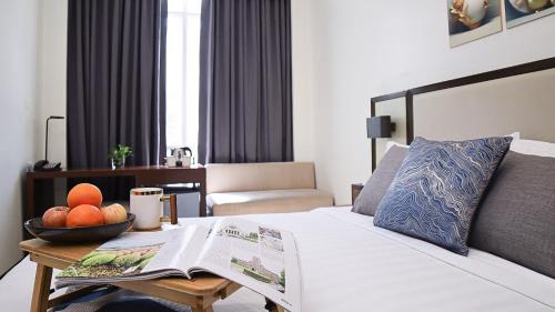 Queen Bed Next to Chinatown Mall in Binondo, Manila