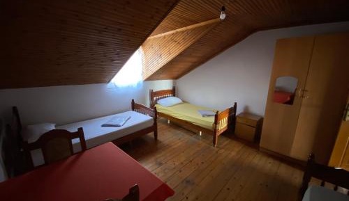 Economy Triple Room with Shared Bathroom