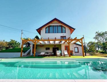 One-Bedroom Deluxe Apartment