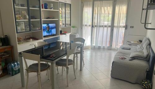 Deluxe One-Bedroom Apartment