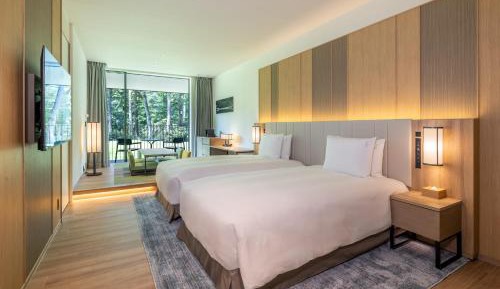 New Wing Premium Twin Room and Two Futon Beds with Balcony and Private Hot Spring