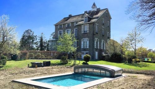 Nine-Bedroom Holiday Home