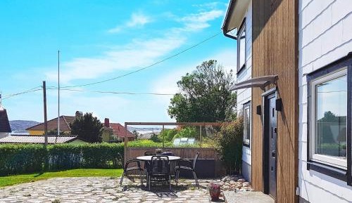 One-Bedroom Holiday Home