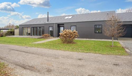 Three-Bedroom Vacation Home 