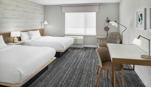 Studio Queen with Two Queen Beds and Roll In Shower - Mobility/Hearing Accessible