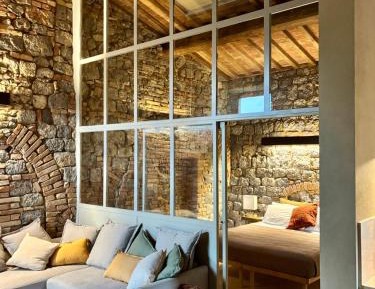 Deluxe One-Bedroom Apartment