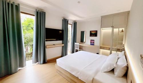 Studio with Balcony