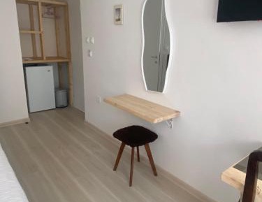 Deluxe Room (2 Adults + 1 Child)