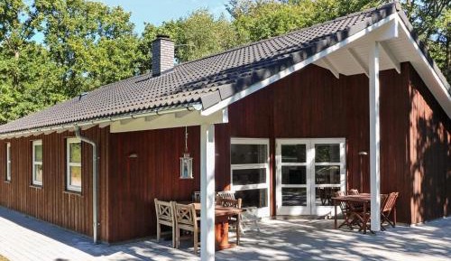 Three-Bedroom Holiday Home 