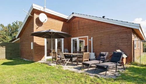 Three-Bedroom Holiday Home 
