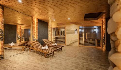 One-Bedroom Apartment with Balcony