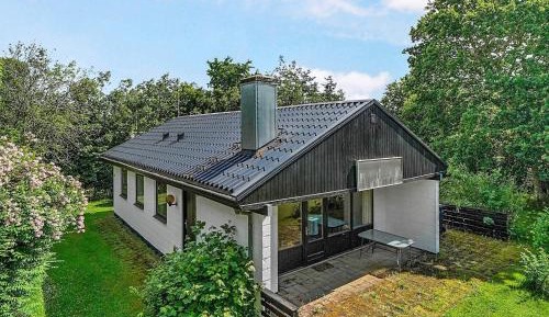 Three-Bedroom Holiday Home 