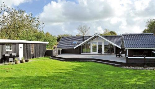Three-Bedroom Holiday Home 