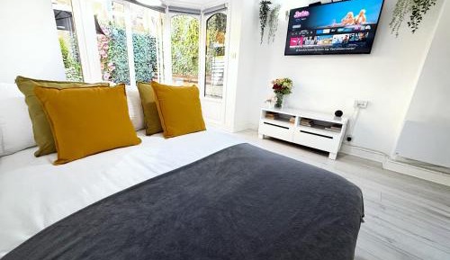 Two-Bedroom Apartment with Balcony and Terrace