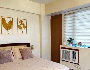 Deluxe One-Bedroom Apartment