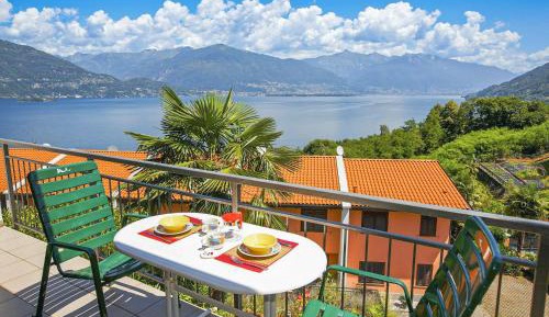 Apartment with Lake View