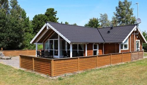Three-Bedroom Holiday Home 