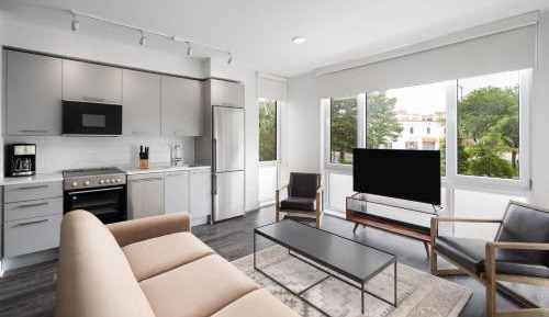 Deluxe King Studio Apartment - Non-Smoking