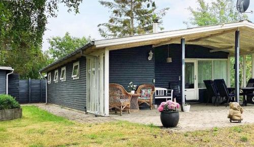 Three-Bedroom Vacation Home 