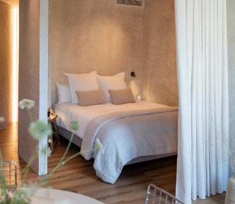 Studio Apartment with Balcony